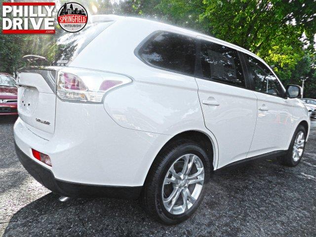 Mitsubishi Outlander SE SUV