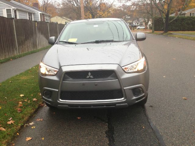 Mitsubishi Outlander Sport Megacab SLT, Hemi, Nerf Bars SUV