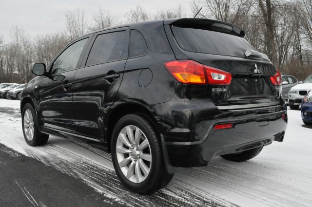 Mitsubishi Outlander Sport Quattro SUV