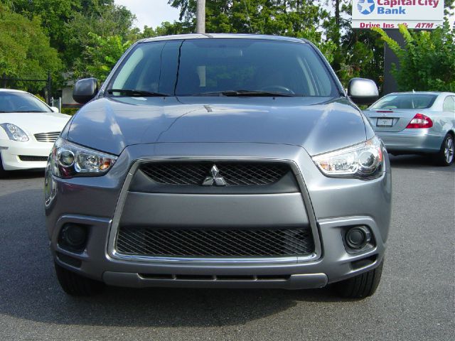 Mitsubishi Outlander Sport Megacab SLT, Hemi, Nerf Bars SUV