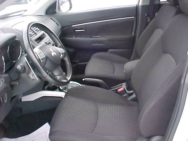 Mitsubishi Outlander Sport Quattro SUV