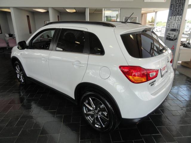 Mitsubishi Outlander Sport X SUV