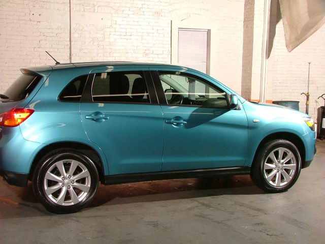 Mitsubishi Outlander Sport V6 Coupe SUV