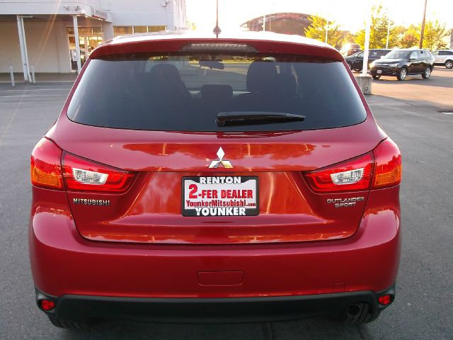 Mitsubishi Outlander Sport Megacab SLT, Hemi, Nerf Bars SUV