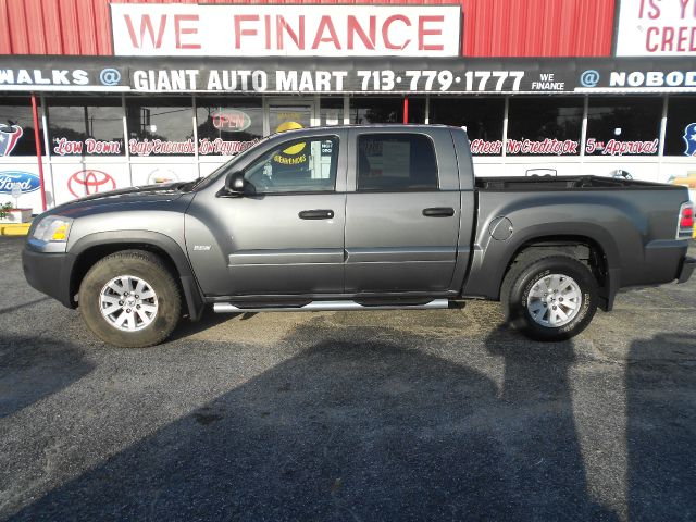 Mitsubishi Raider 2006 photo 2