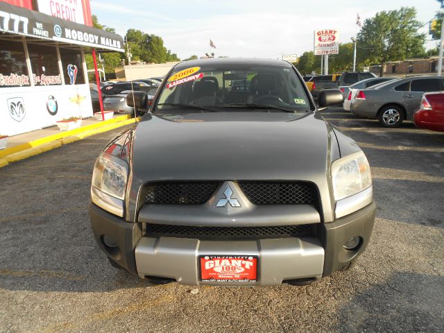 Mitsubishi Raider 2006 photo 3