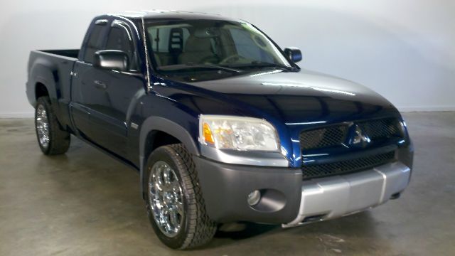 Mitsubishi Raider 2006 photo 2