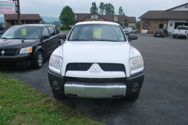 Mitsubishi Raider 2006 photo 2