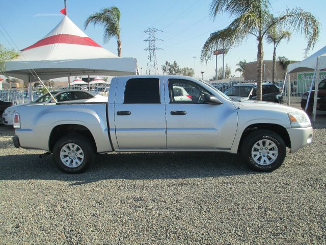 Mitsubishi Raider 2006 photo 2