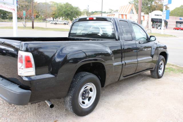 Mitsubishi Raider 2008 photo 2