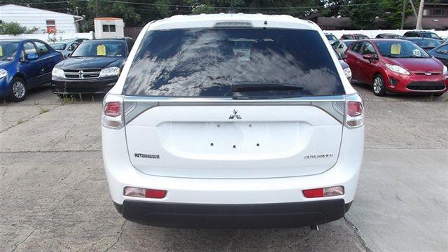 Mitsubishi Unspecified 2014 photo 1