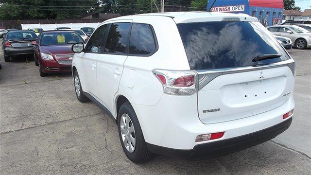 Mitsubishi Unspecified 2014 photo 2