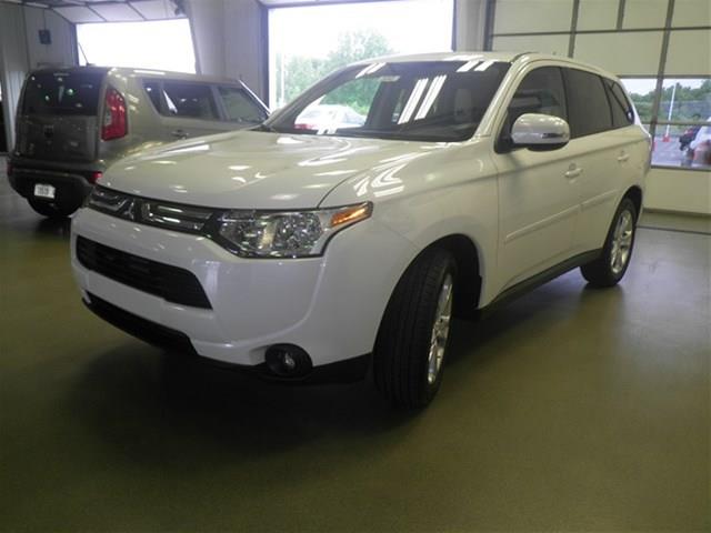 Mitsubishi Unspecified 2014 photo 2