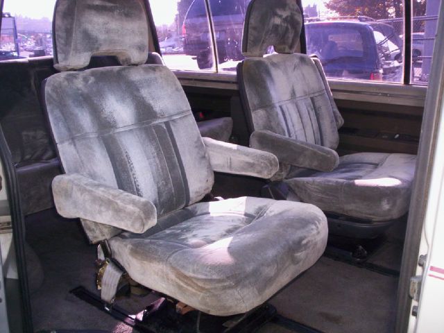 Mitsubishi Van 1988 photo 1