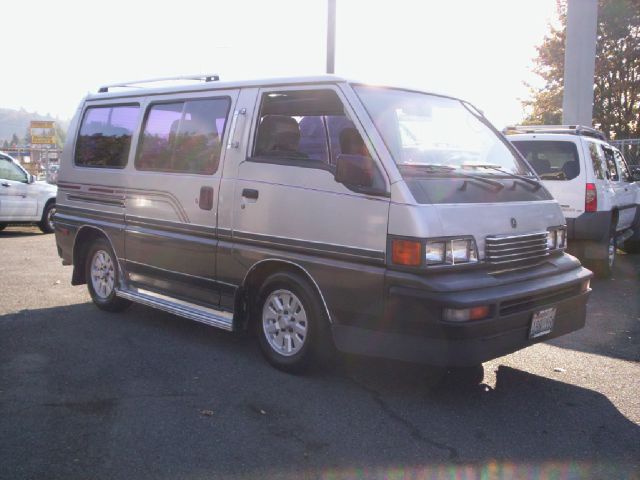 Mitsubishi Van 1988 photo 3