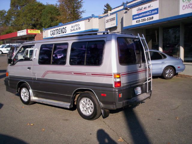 Mitsubishi Van 1988 photo 4