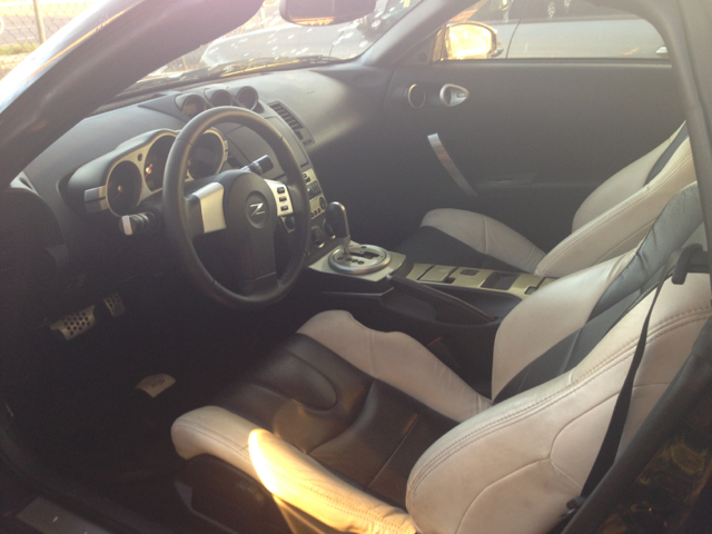 Nissan 350Z 5dr 7-pass Van V6 LE FWD Convertible