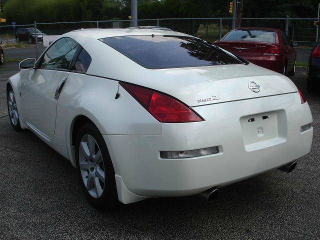 Nissan 350Z Base Coupe