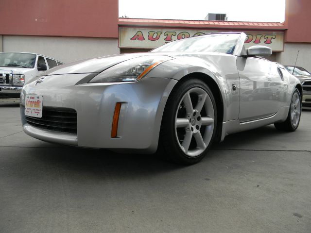 Nissan 350Z 5dr 7-pass Van V6 LE FWD Convertible