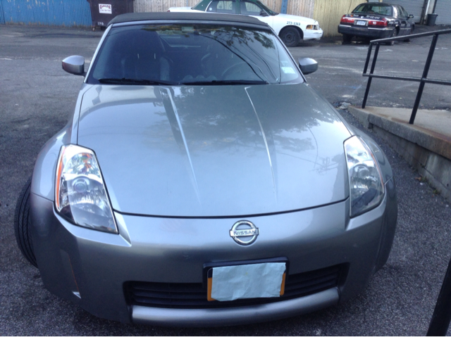 Nissan 350Z 5dr 7-pass Van V6 LE FWD Convertible