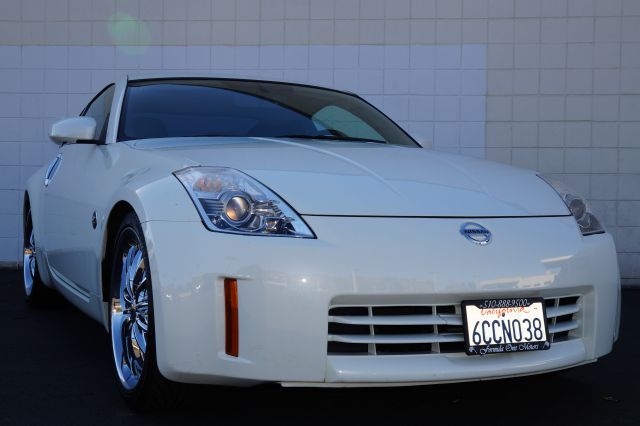 Nissan 350Z Base Coupe