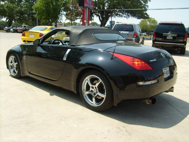 Nissan 350Z 5dr 7-pass Van V6 LE FWD Convertible