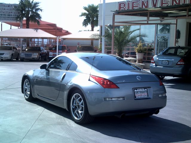 Nissan 350Z Base Coupe