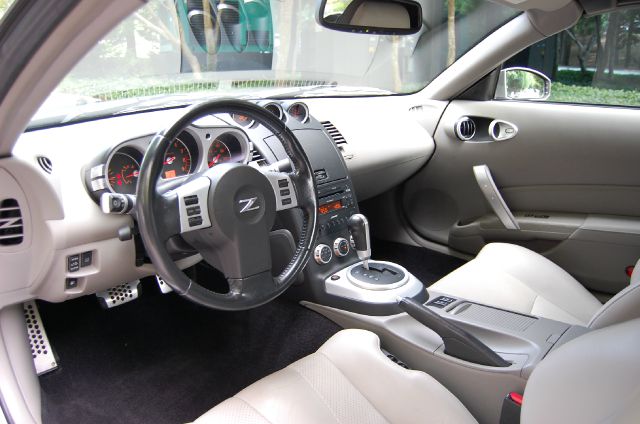 Nissan 350Z 5dr 7-pass Van V6 LE FWD Convertible