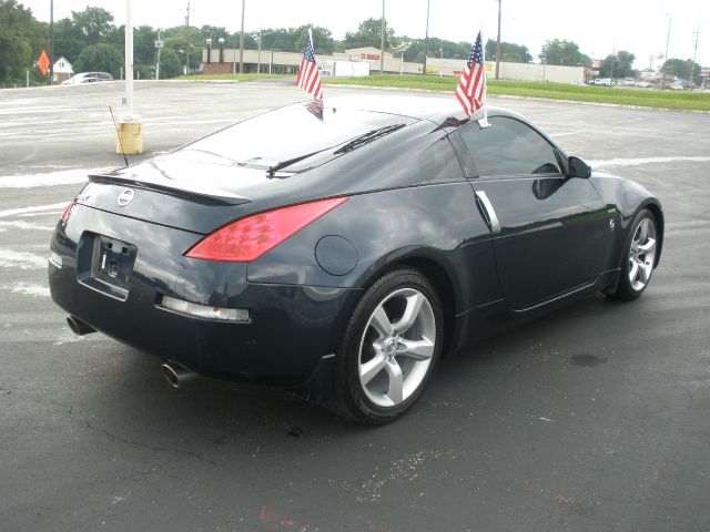 Nissan 350Z Base Coupe