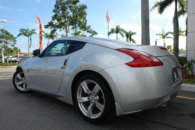 Nissan 370Z 2010 photo 3