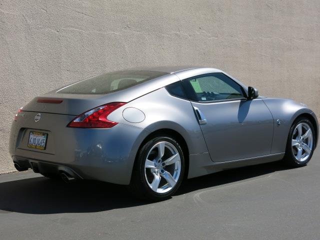 Nissan 370Z 2010 photo 1
