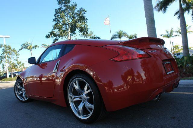 Nissan 370Z 2010 photo 3