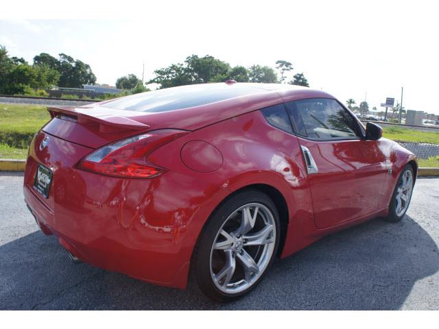 Nissan 370Z 2011 photo 10