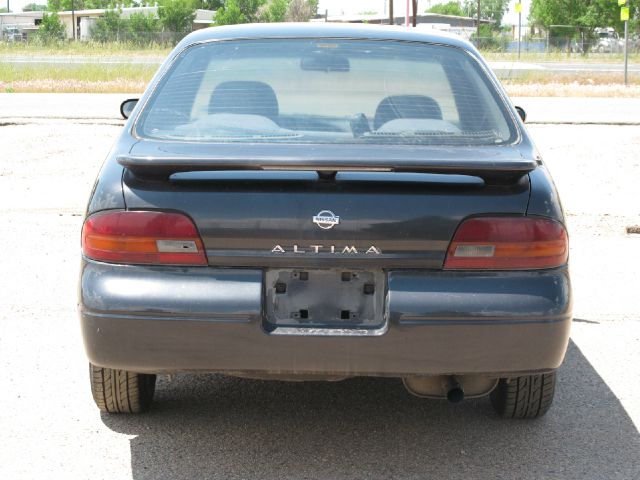 Nissan Altima 1993 photo 19