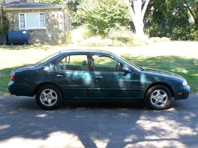 Nissan Altima 1993 photo 1
