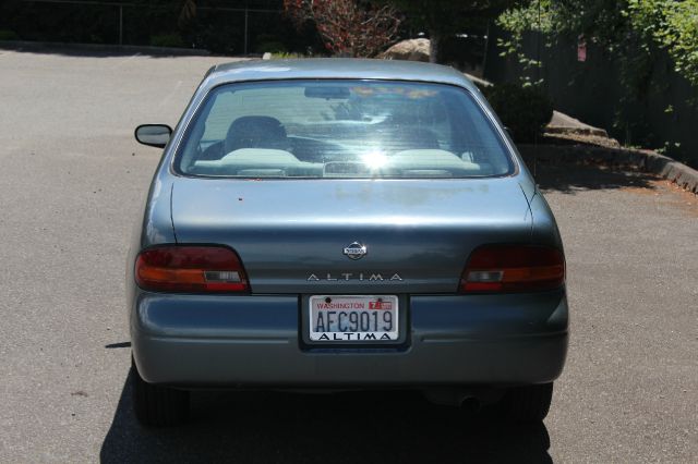 Nissan Altima 1994 photo 3