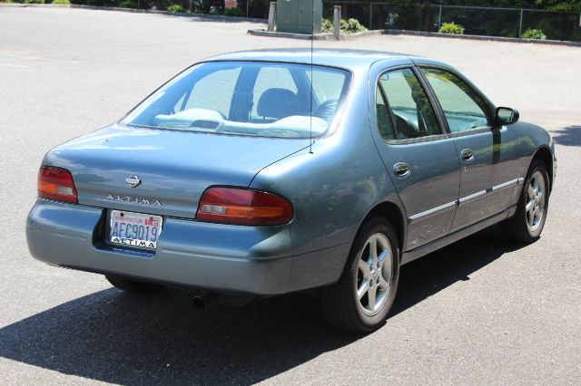 Nissan Altima 1994 photo 4