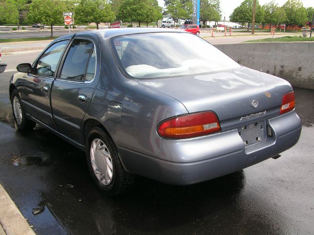 Nissan Altima 1994 photo 1