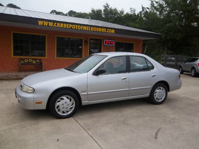 Nissan Altima 1994 photo 12
