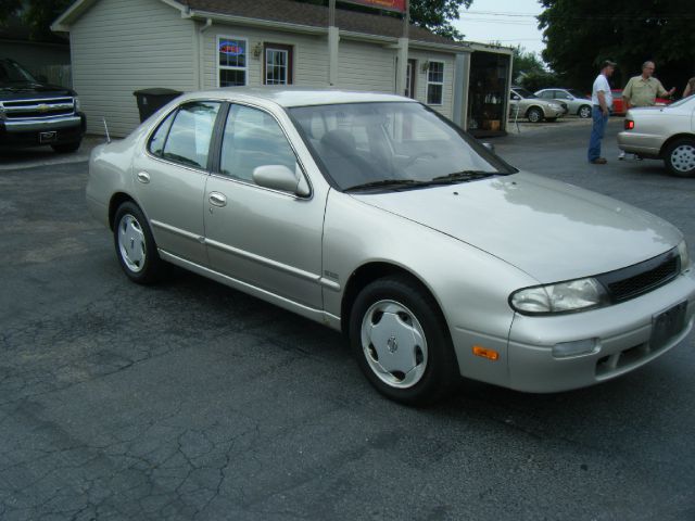 Nissan Altima 1994 photo 1