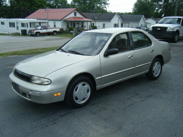Nissan Altima 1994 photo 12
