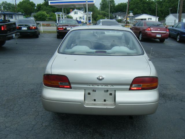 Nissan Altima 1994 photo 5