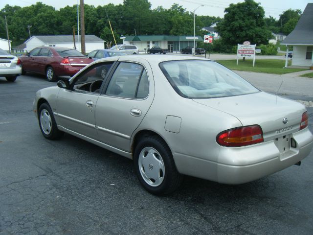 Nissan Altima 1994 photo 8