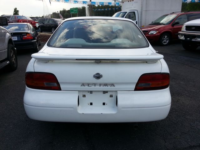 Nissan Altima 1994 photo 1