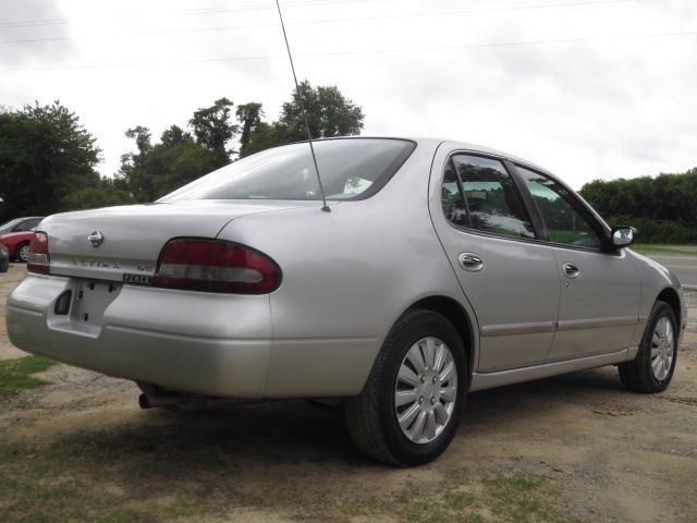 Nissan Altima 1995 photo 1