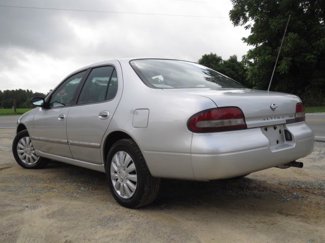 Nissan Altima 1995 photo 11