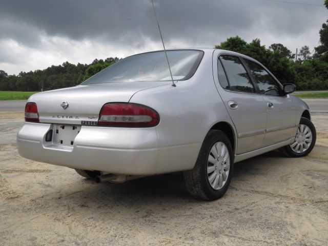 Nissan Altima 1995 photo 16