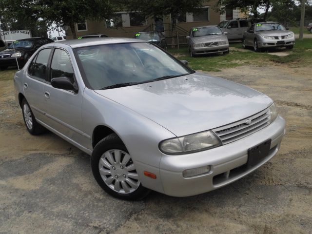 Nissan Altima 1995 photo 17