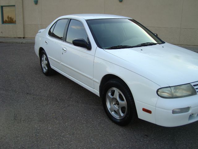 Nissan Altima 1995 photo 1