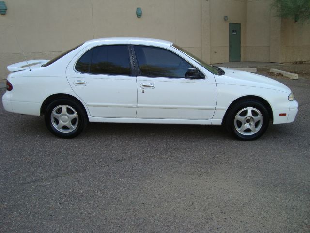 Nissan Altima 1995 photo 2